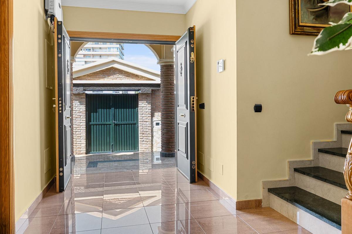 Villa for Sale in Benalmádena