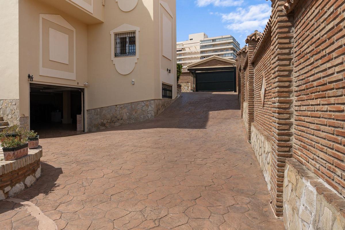 Villa for Sale in Benalmádena