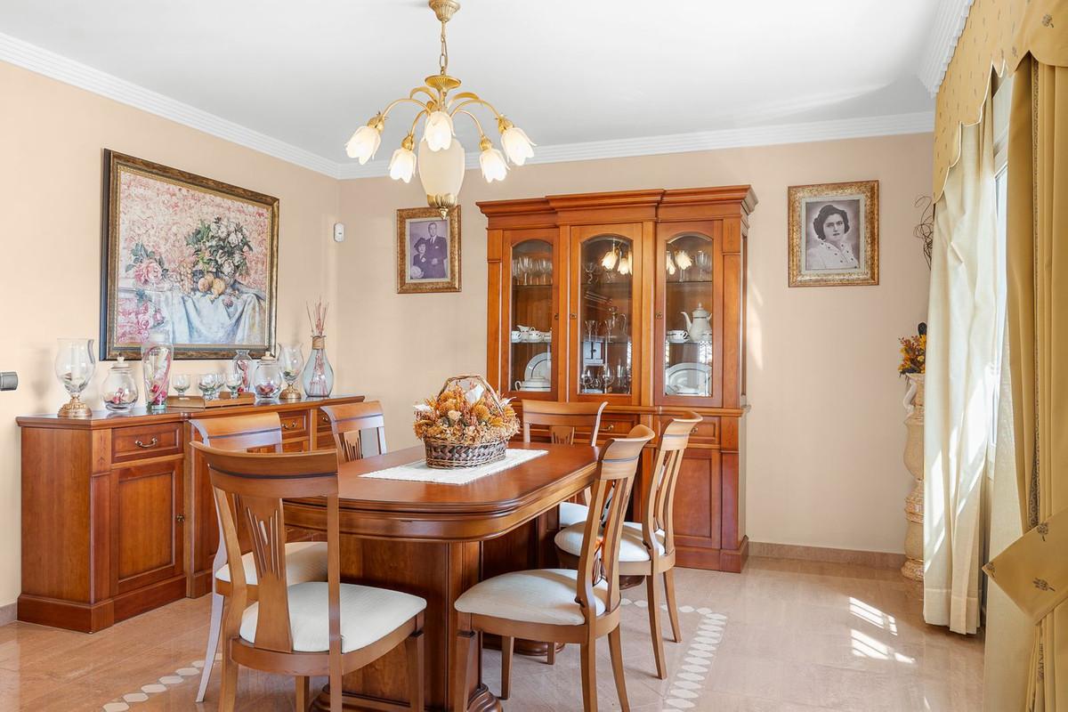 Villa for Sale in Benalmádena