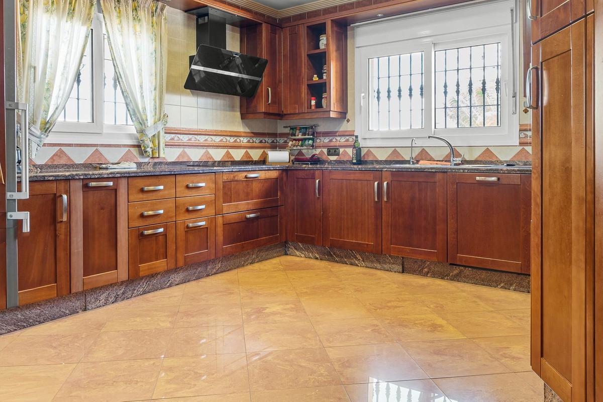 Villa for Sale in Benalmádena