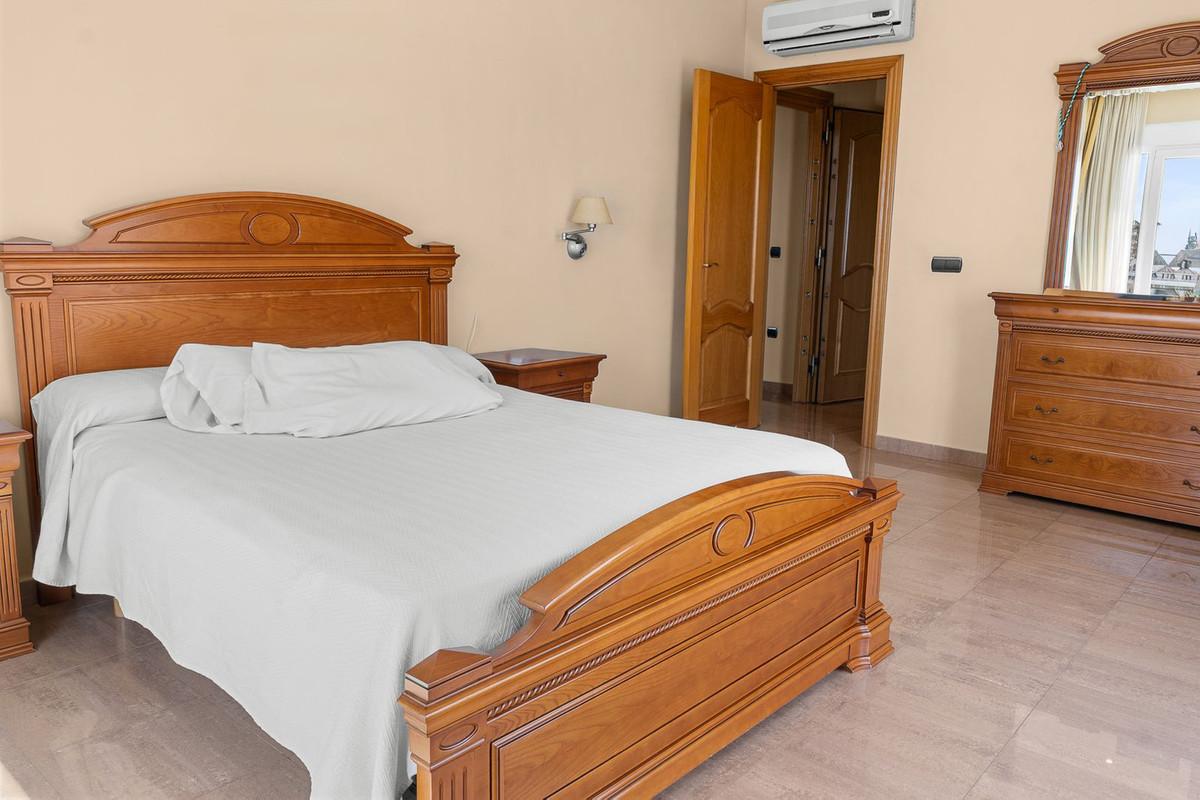 Villa for Sale in Benalmádena