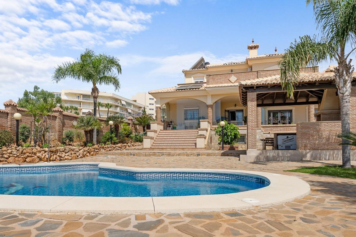 Villa for Sale in Benalmádena