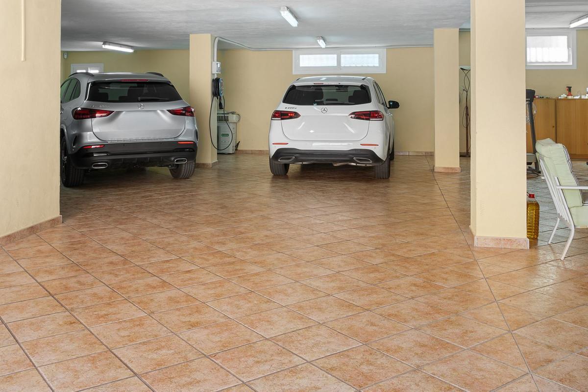 Villa for Sale in Benalmádena