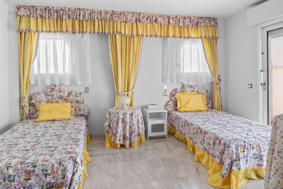 Villa for Sale in Benalmádena