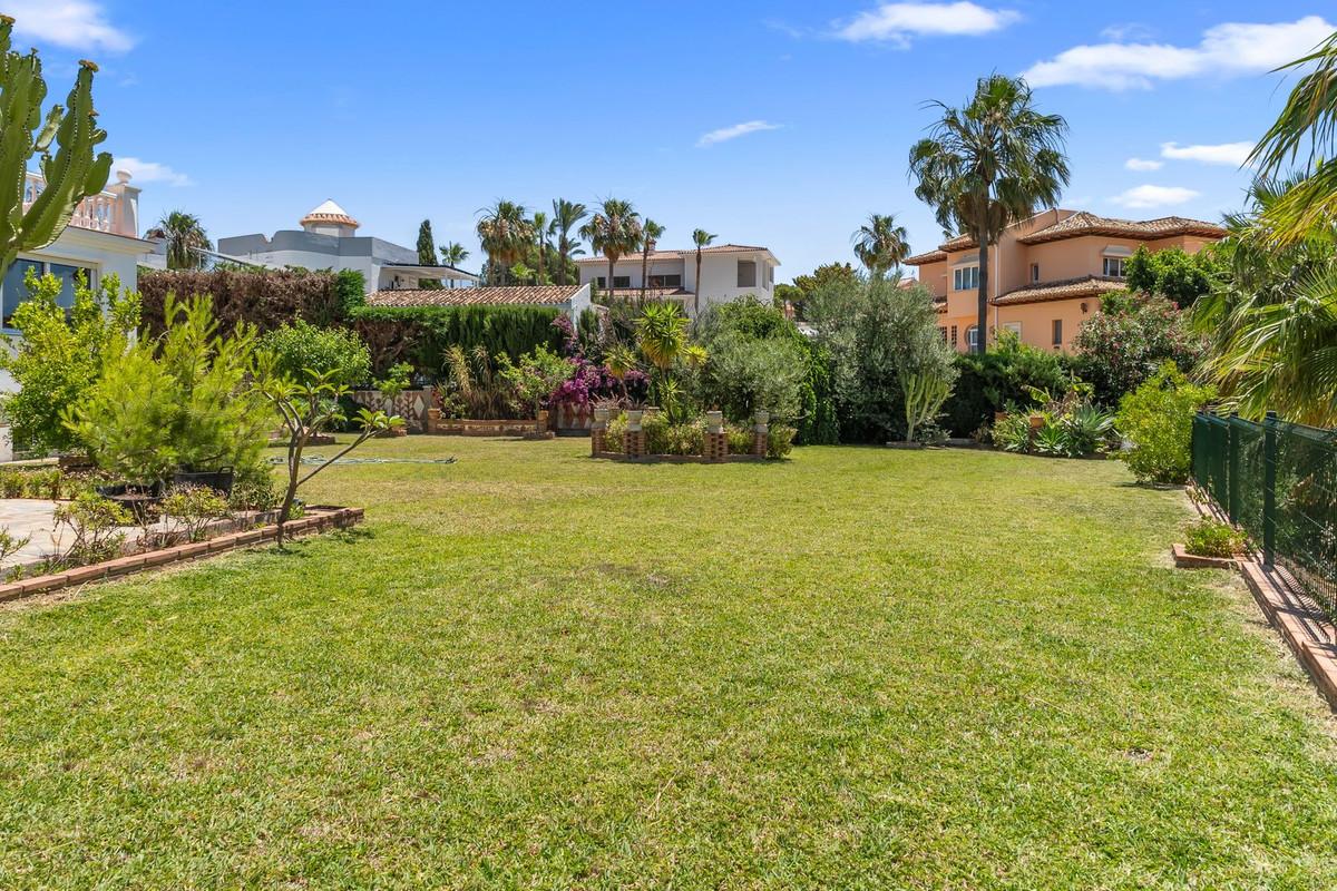 Villa for Sale in Benalmádena