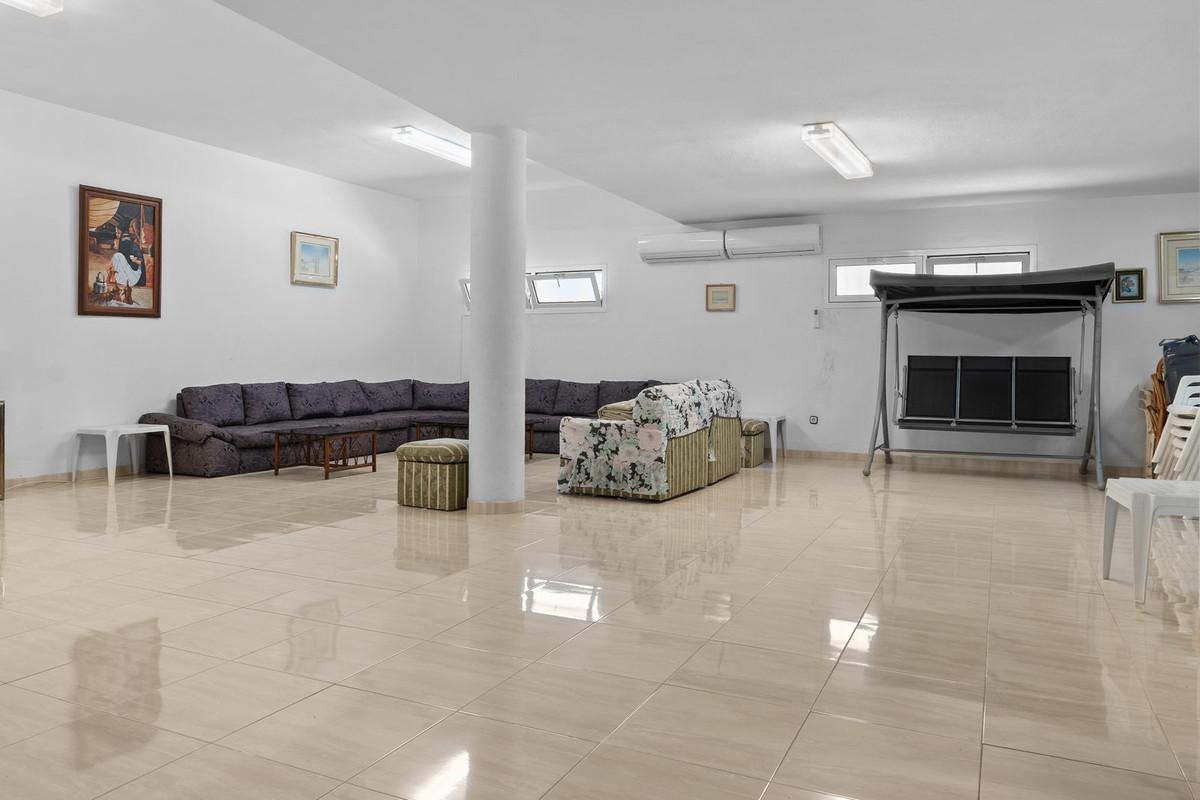 Villa for Sale in Benalmádena