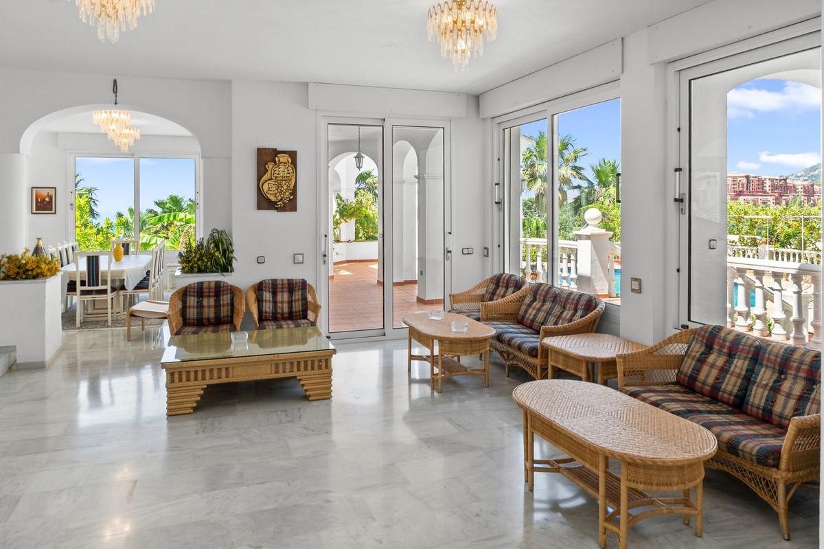 Villa for Sale in Benalmádena