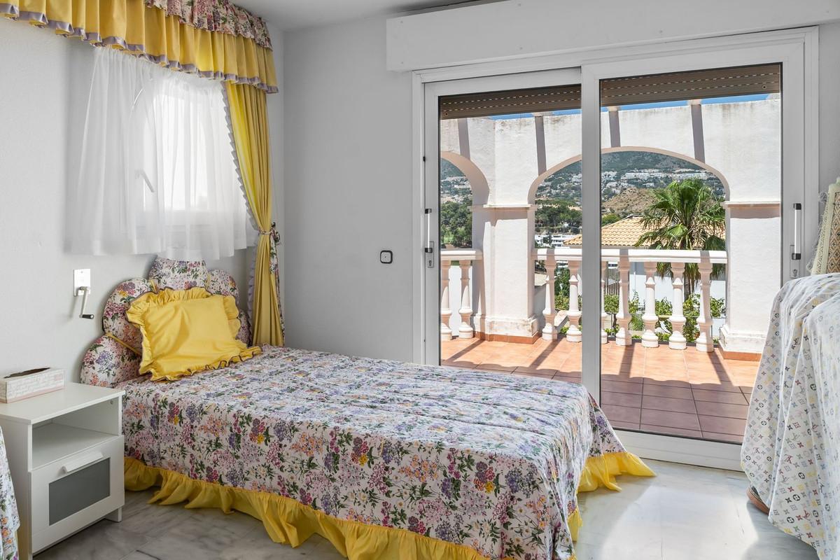 Villa for Sale in Benalmádena