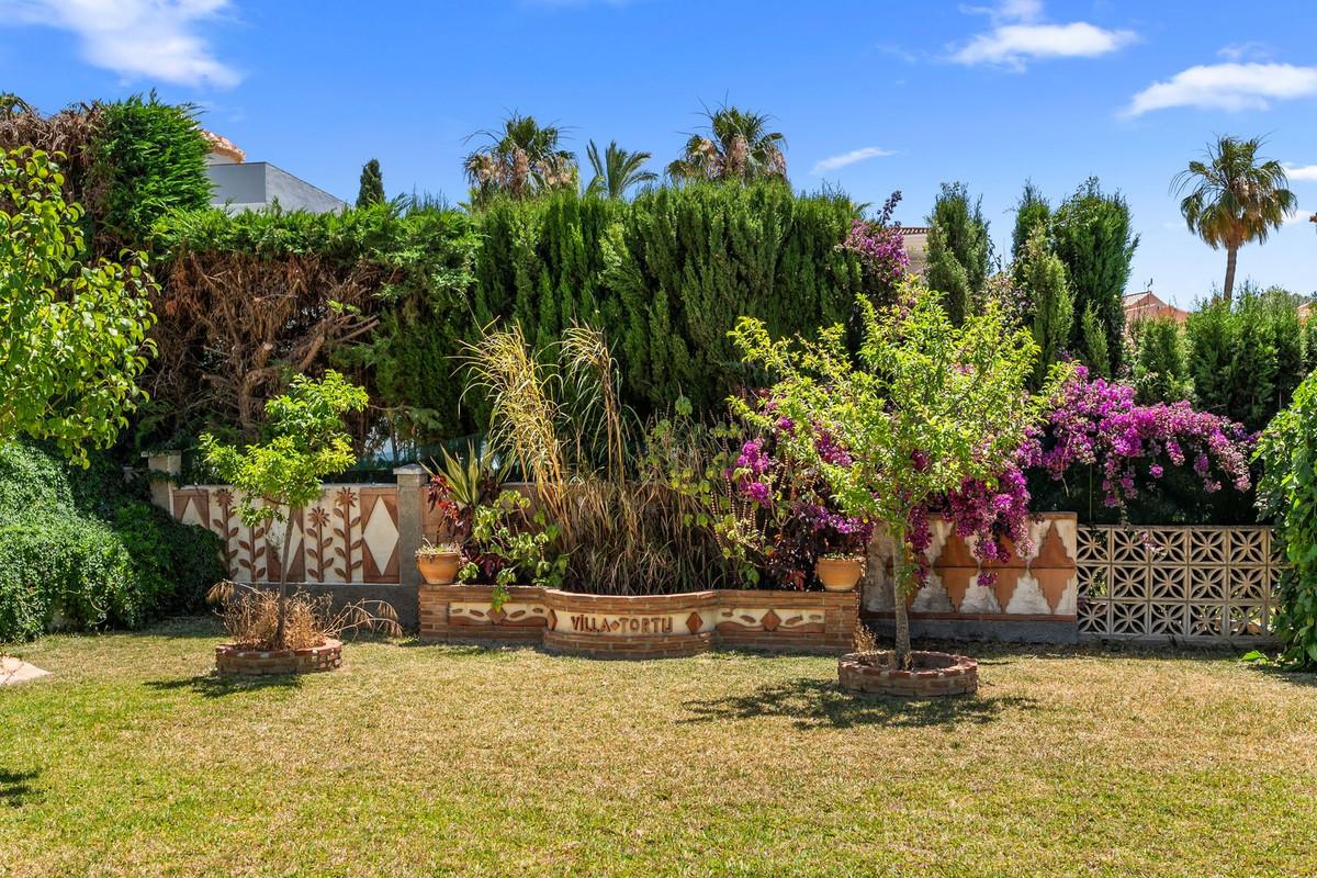 Villa for Sale in Benalmádena