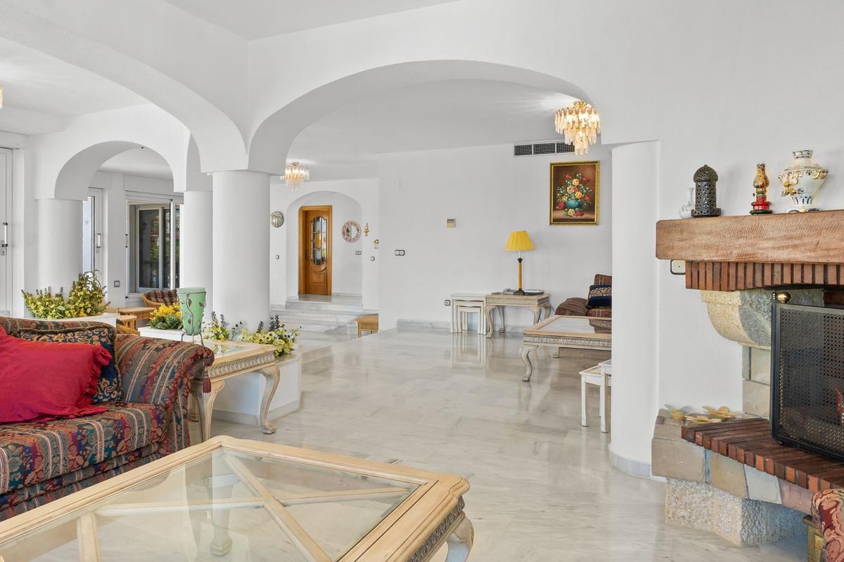 Villa for Sale in Benalmádena