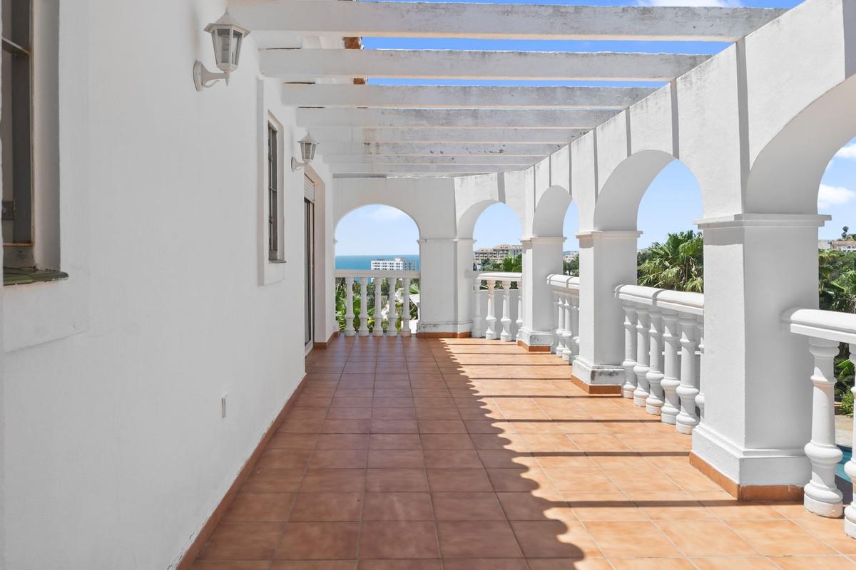 Villa for Sale in Benalmádena