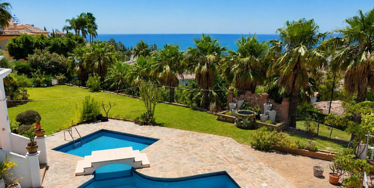 Villa for Sale in Benalmádena