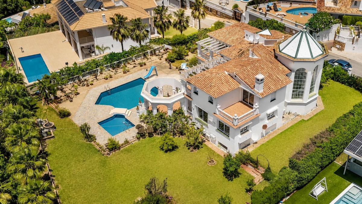 Villa for Sale in Benalmádena
