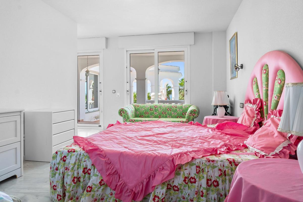 Villa for Sale in Benalmádena