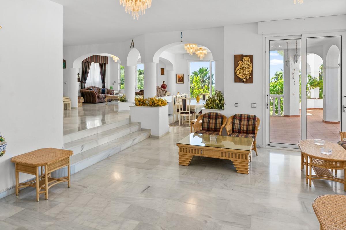 Villa for Sale in Benalmádena