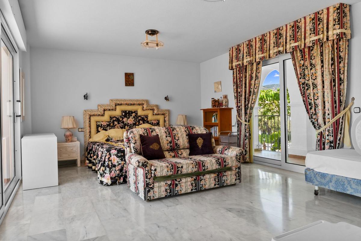 Villa for Sale in Benalmádena
