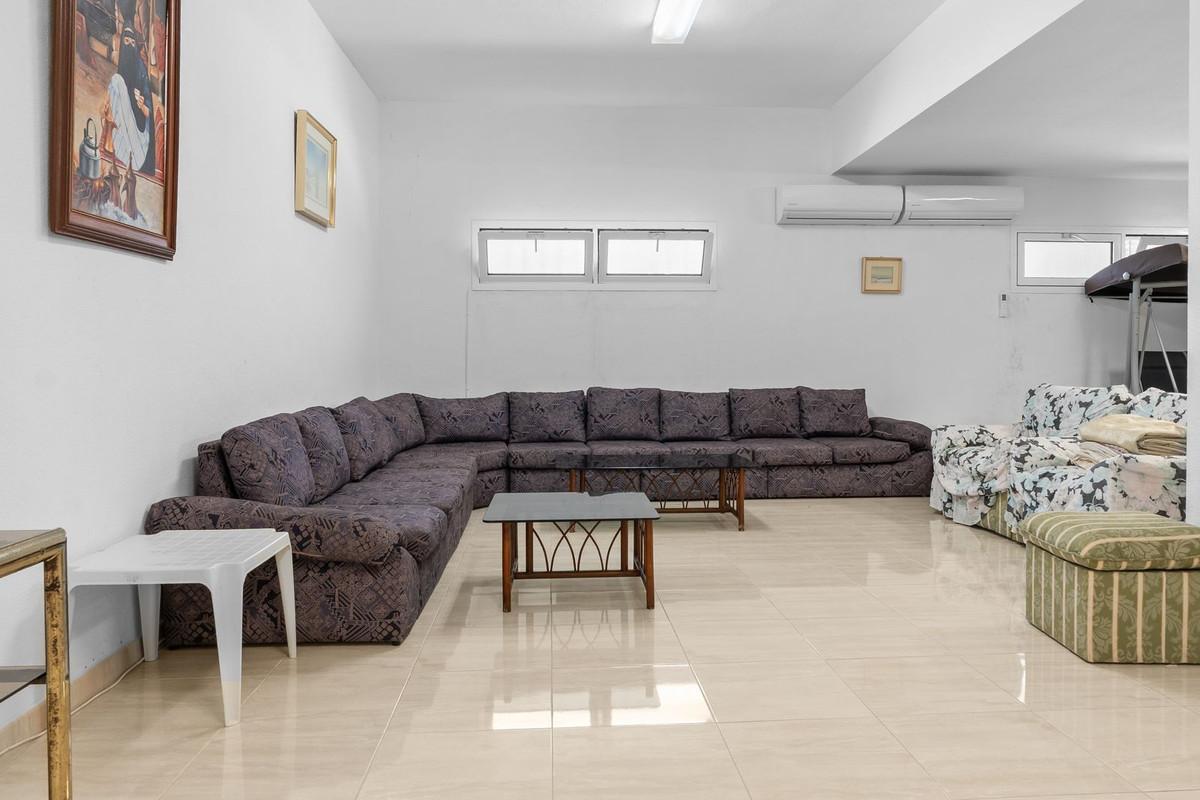 Villa for Sale in Benalmádena