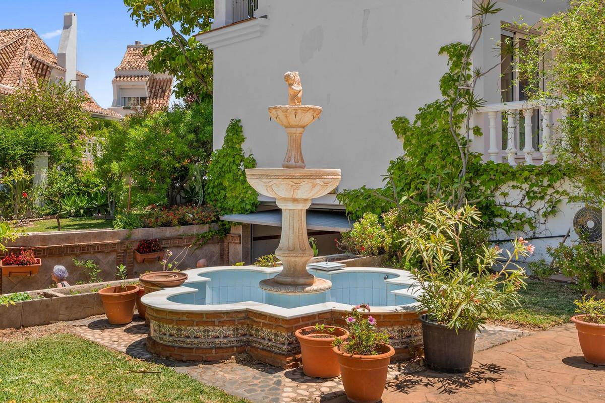Villa for Sale in Benalmádena