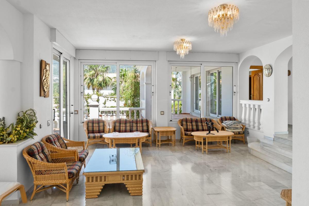 Villa for Sale in Benalmádena
