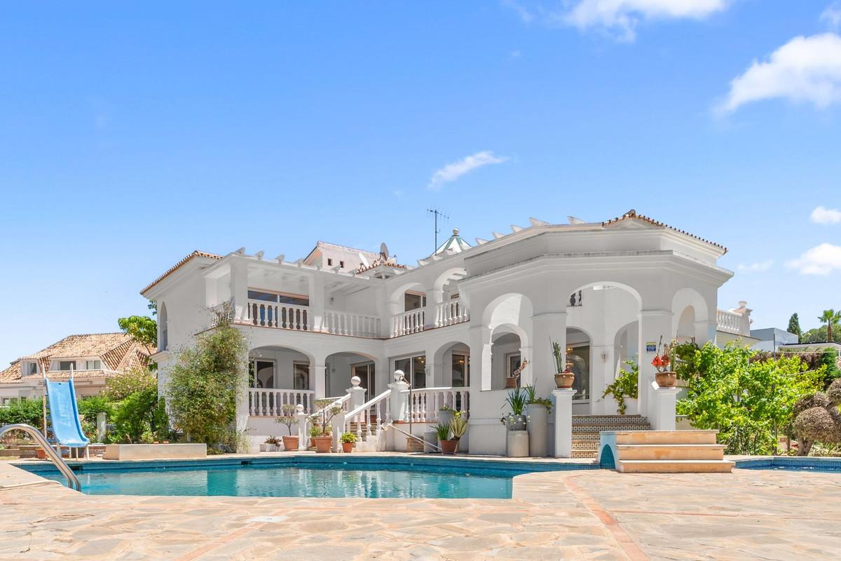 Villa for Sale in Benalmádena