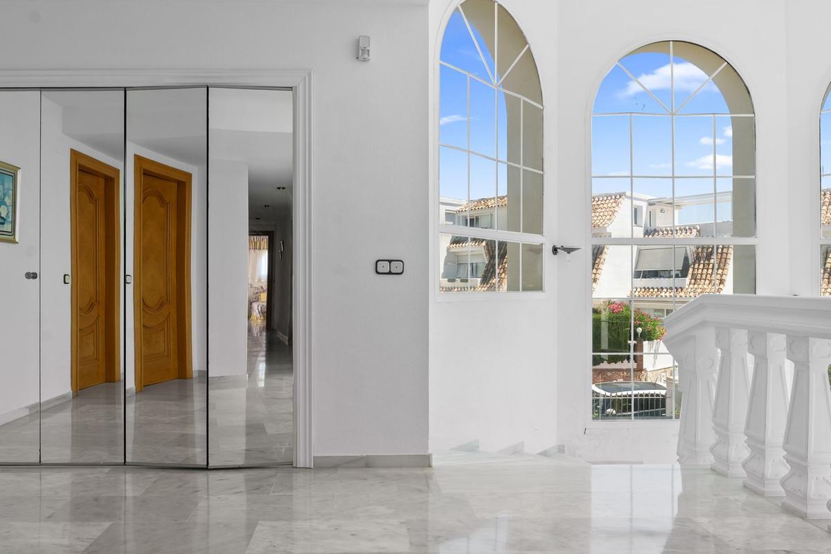 Villa for Sale in Benalmádena