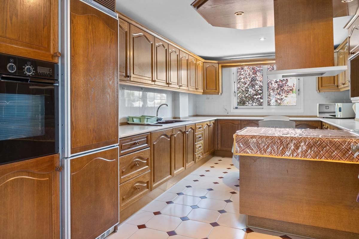 Villa for Sale in Benalmádena