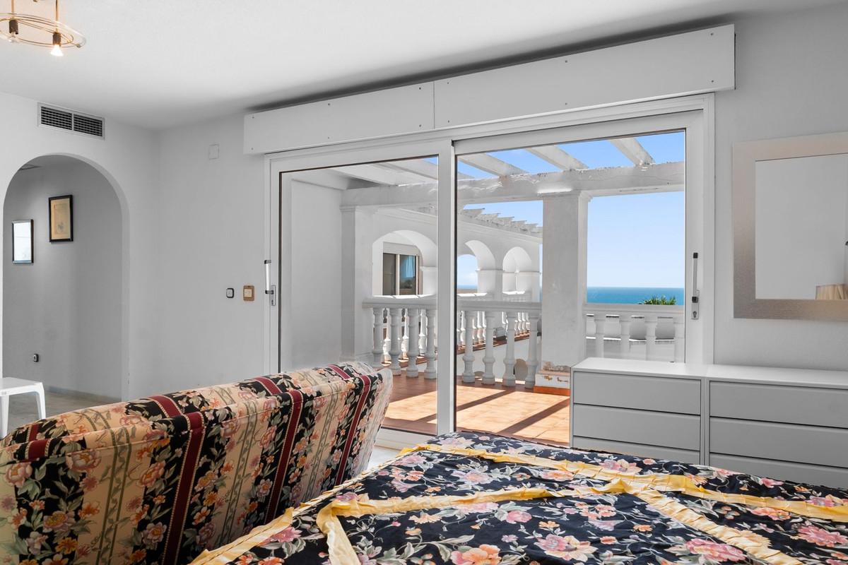Villa for Sale in Benalmádena