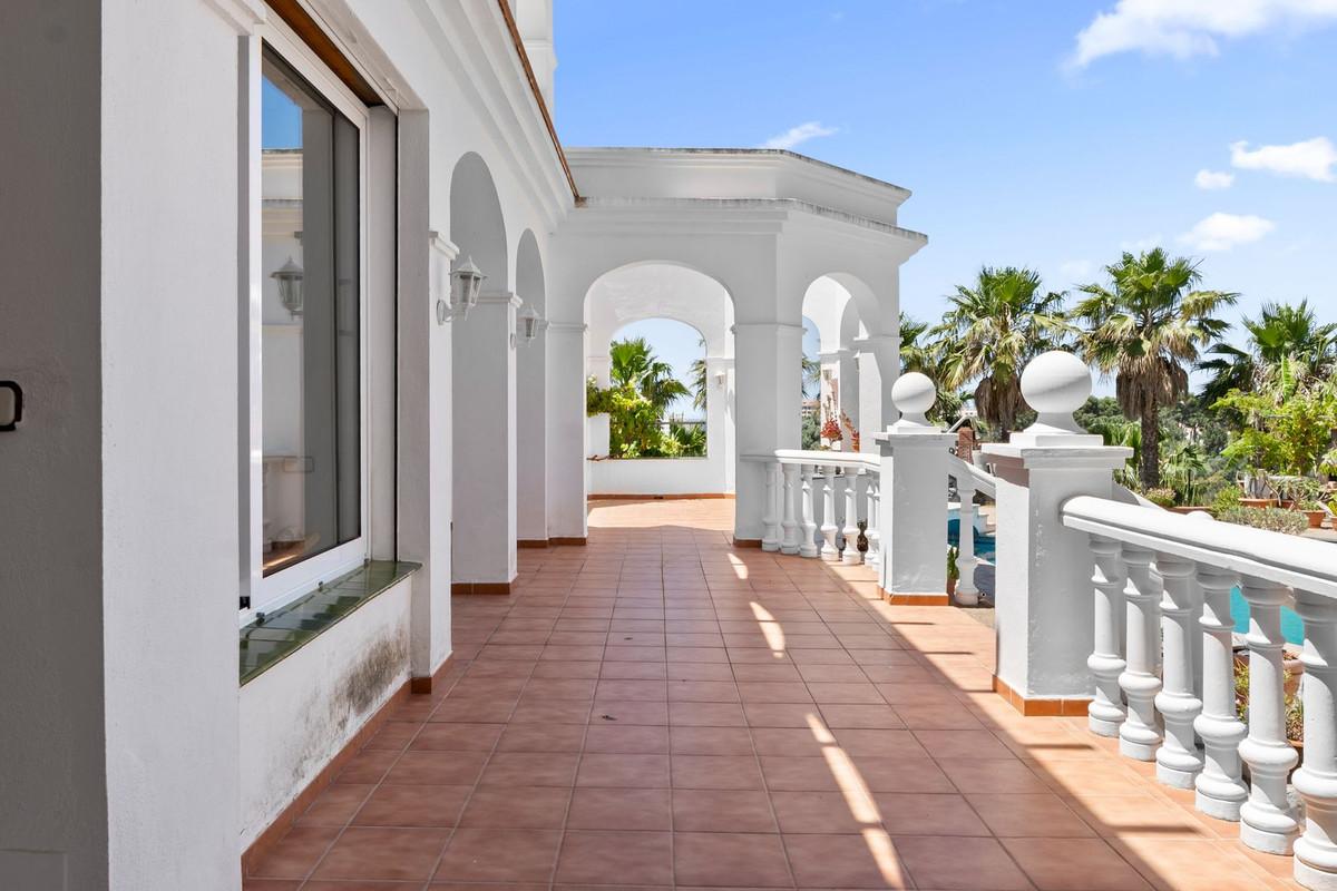 Villa for Sale in Benalmádena