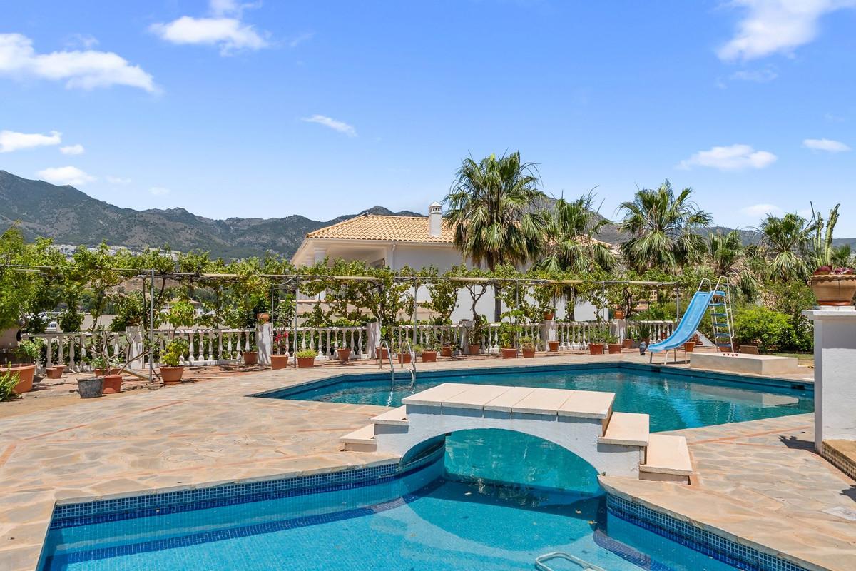 Villa for Sale in Benalmádena