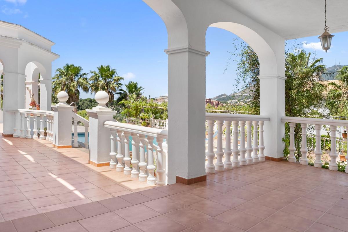 Villa for Sale in Benalmádena
