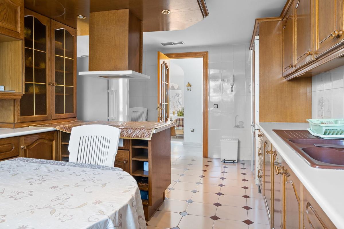 Villa for Sale in Benalmádena