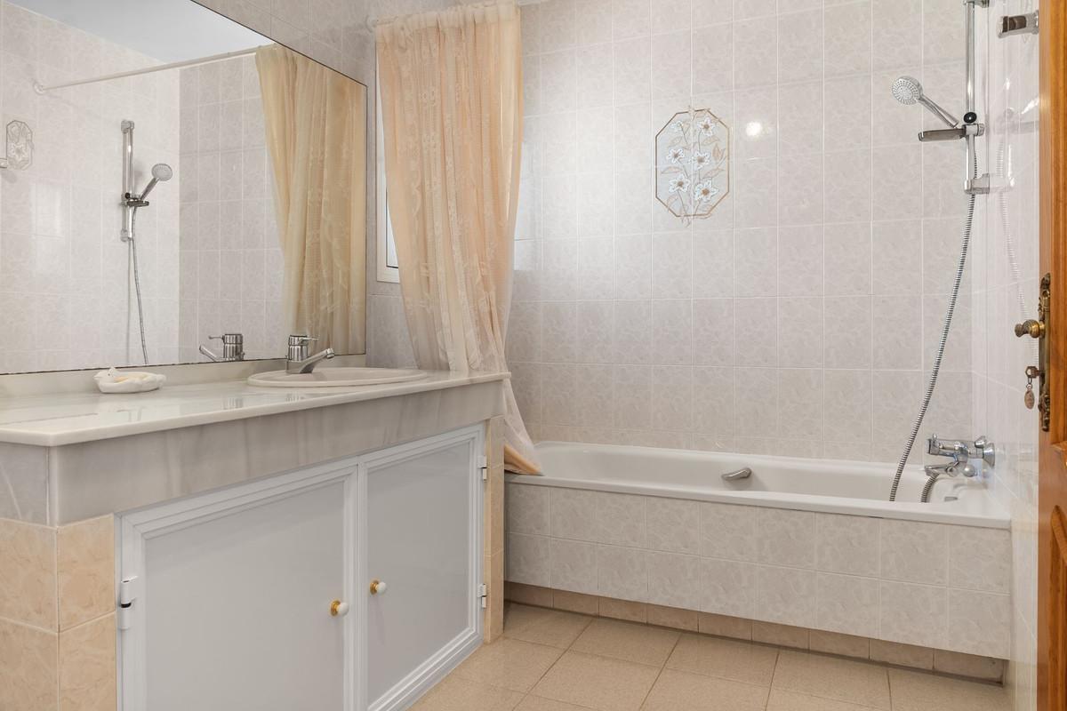 Villa for Sale in Benalmádena