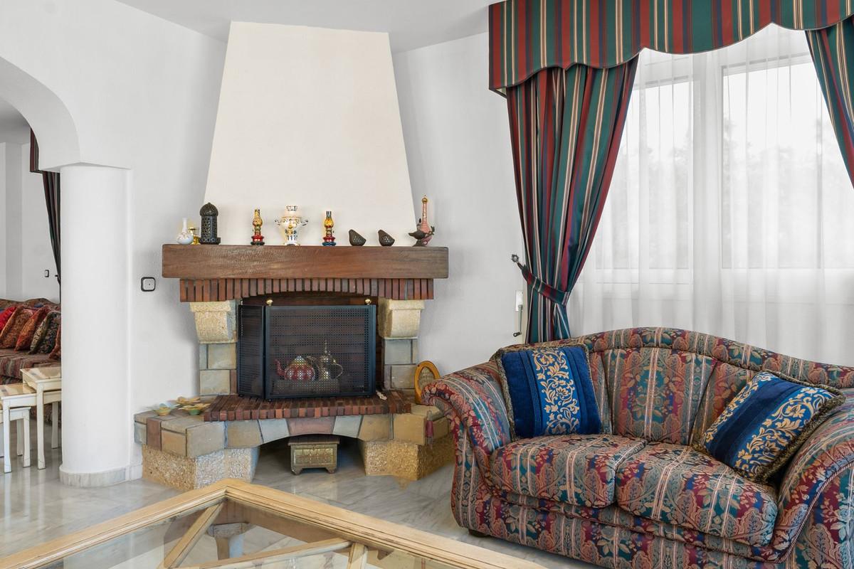 Villa for Sale in Benalmádena