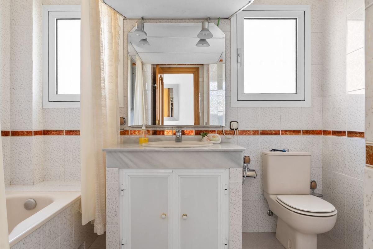Villa for Sale in Benalmádena