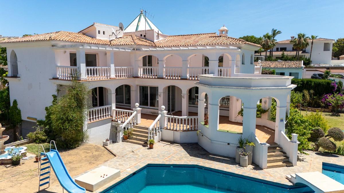 Villa for Sale in Benalmádena