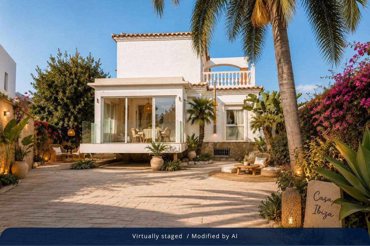 Villa for Sale in Benalmádena