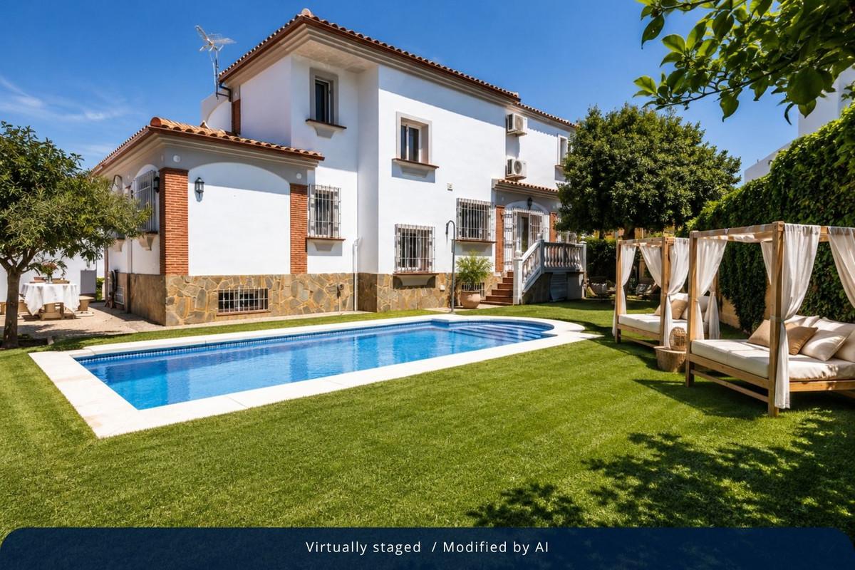 Villa for Sale in Benalmádena