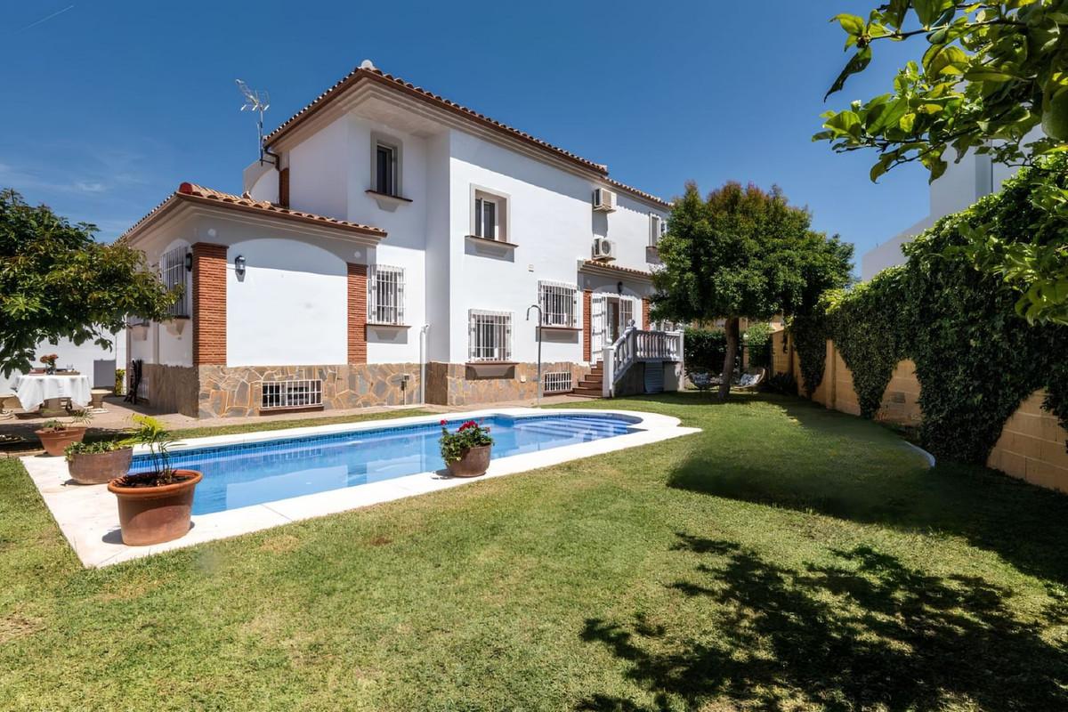 Villa for Sale in Benalmádena
