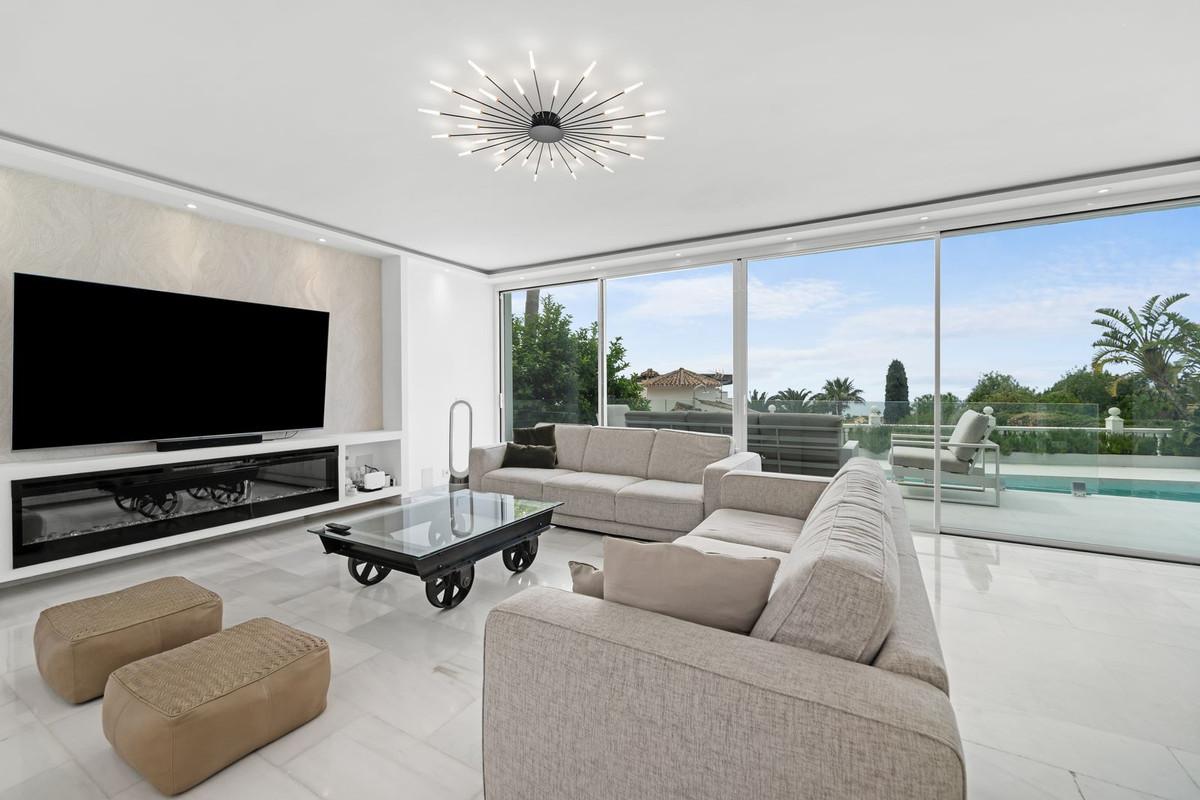 Villa for Sale in Vélez-Málaga