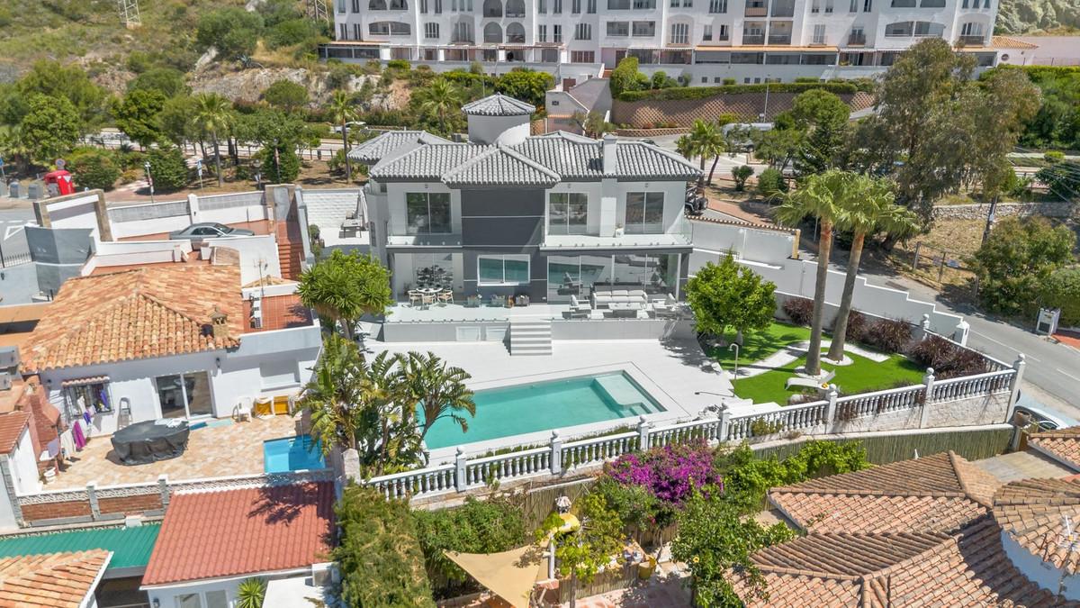 Villa for Sale in Vélez-Málaga