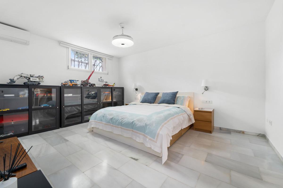 Villa for Sale in Vélez-Málaga