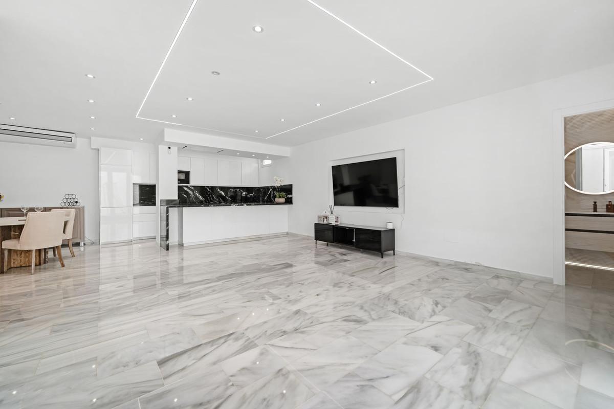 Villa for Sale in Vélez-Málaga
