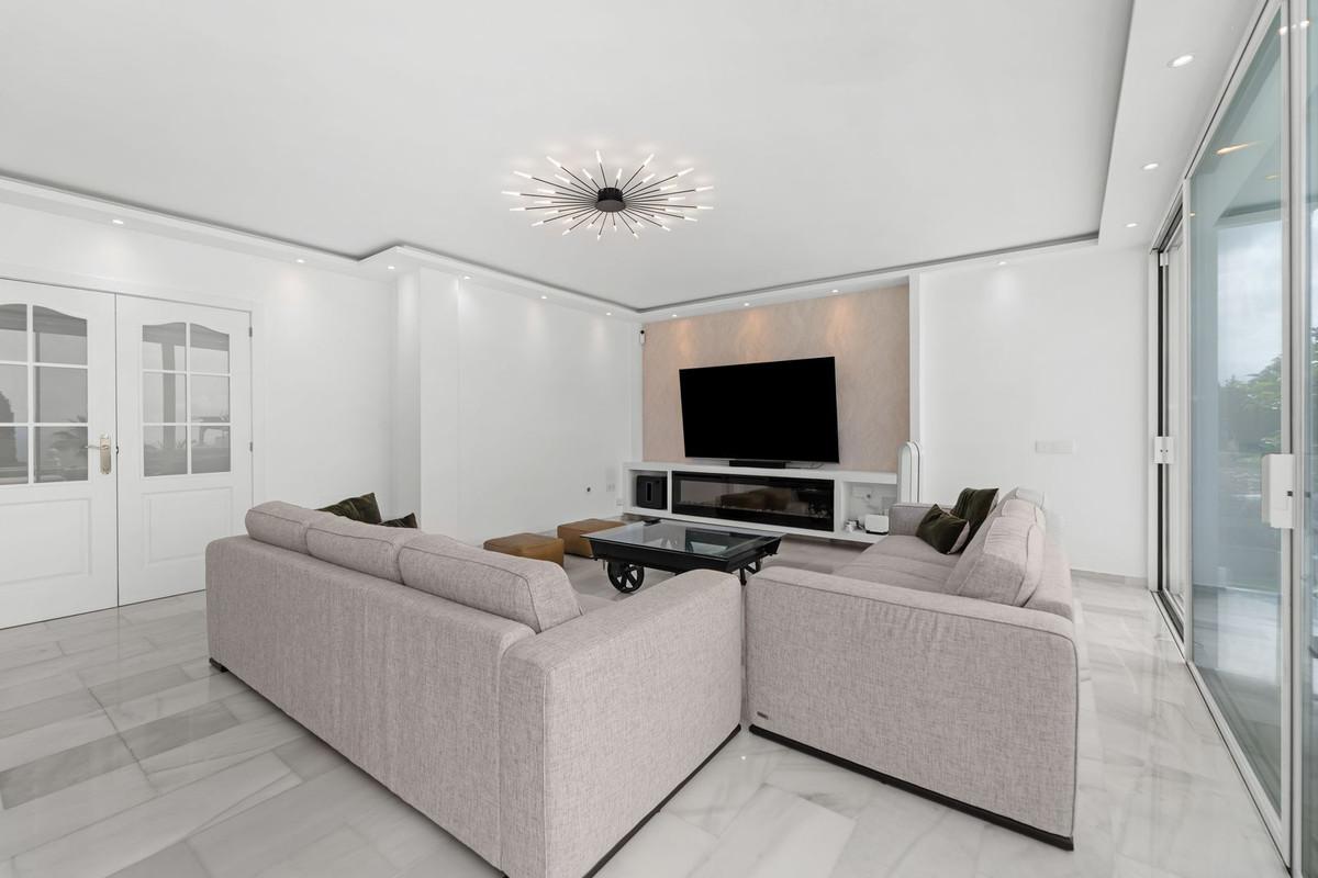 Villa for Sale in Vélez-Málaga