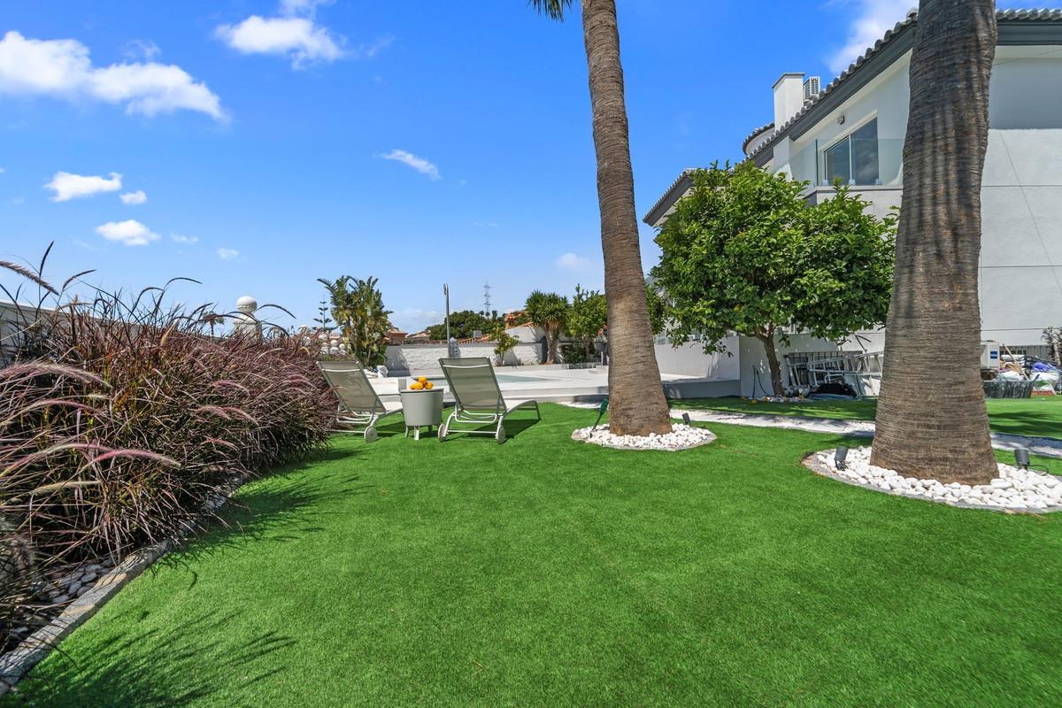 Villa for Sale in Vélez-Málaga