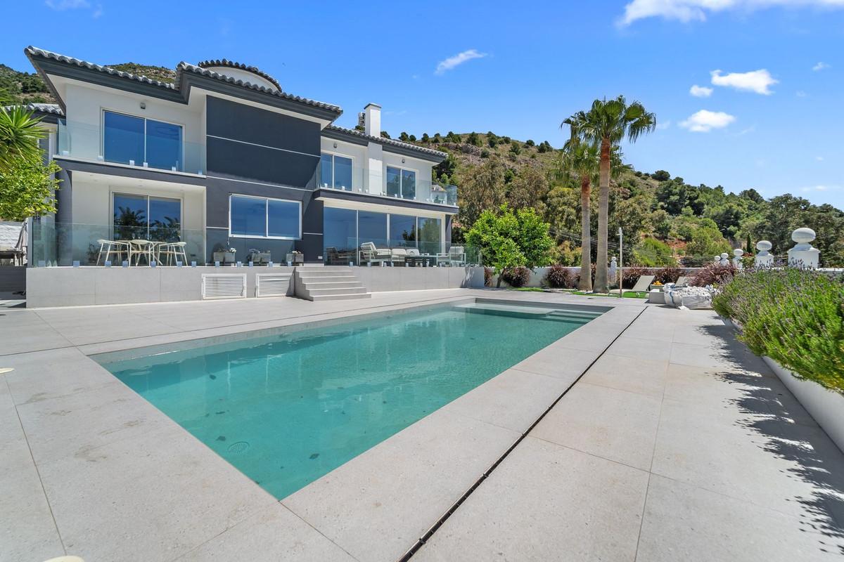 Villa for Sale in Vélez-Málaga