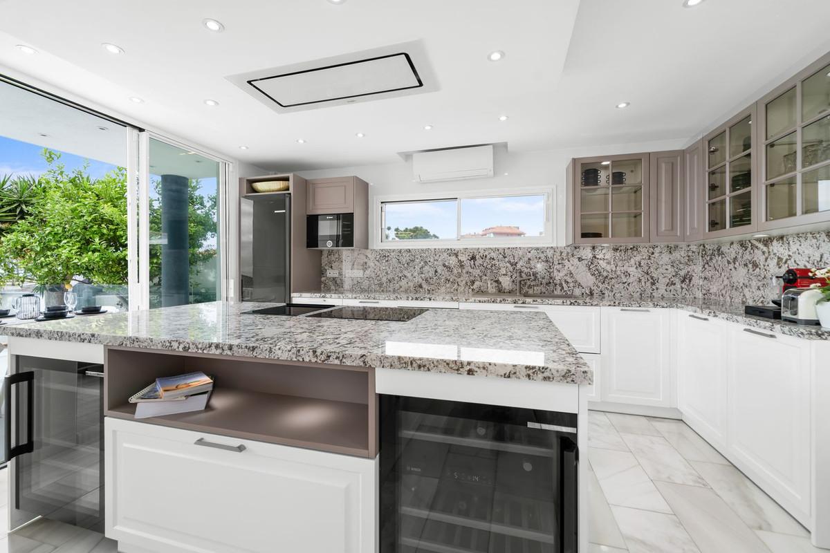 Villa for Sale in Vélez-Málaga