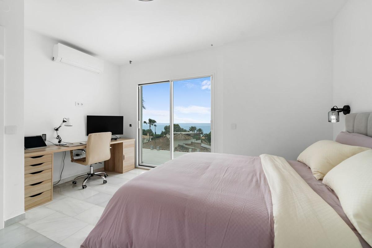 Villa for Sale in Vélez-Málaga