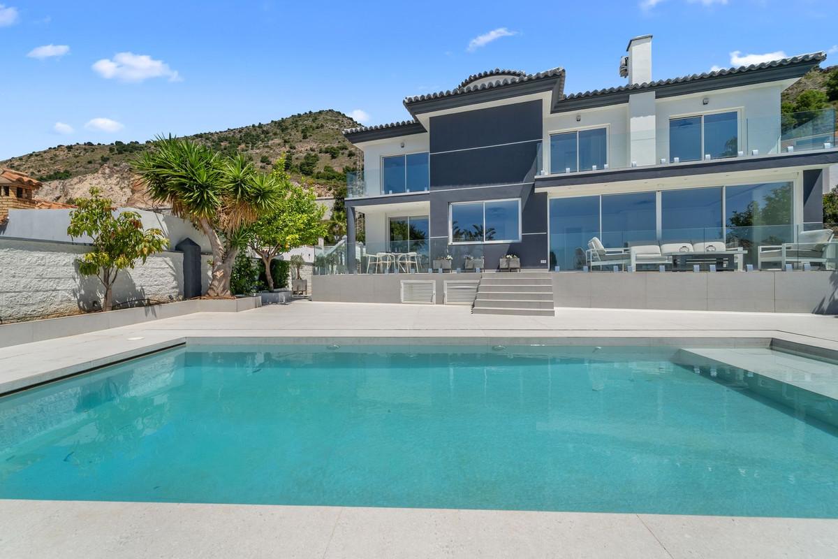 Villa for Sale in Vélez-Málaga