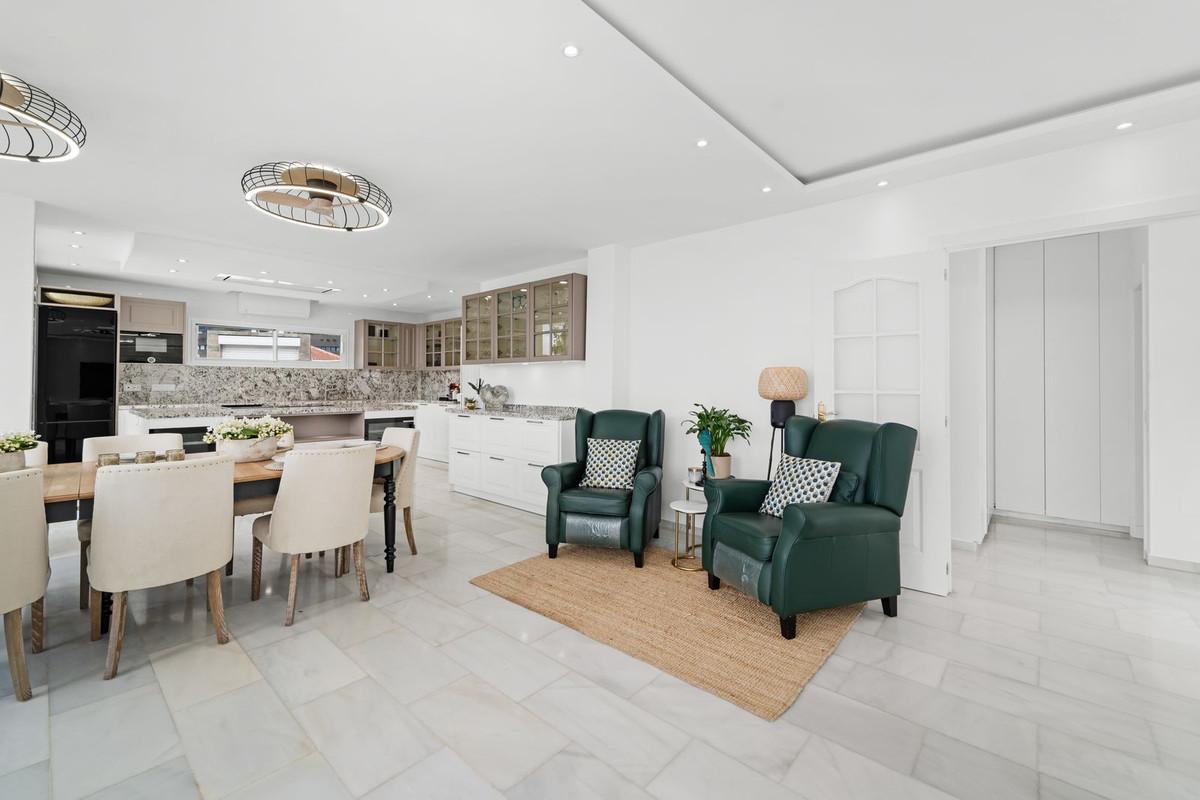 Villa for Sale in Vélez-Málaga