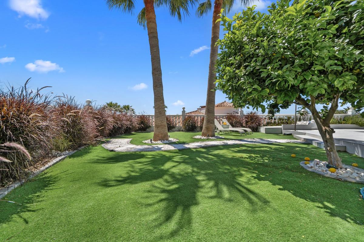 Villa for Sale in Vélez-Málaga